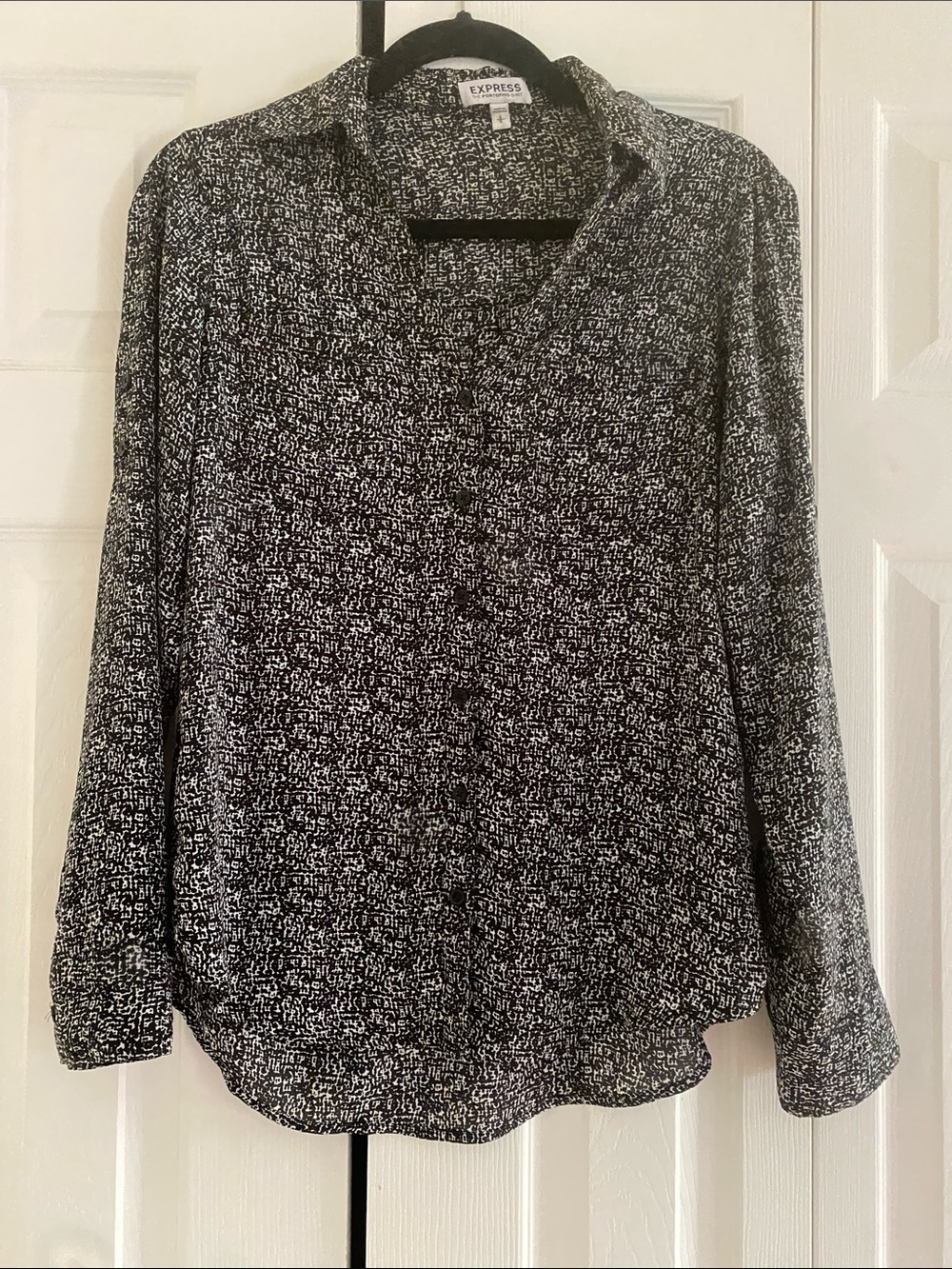 Express Black and White Printed Button-Down Shirt in Size Small